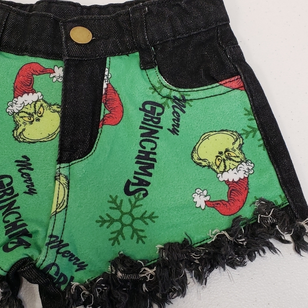 Grinch Girls Black Denim Shorts Merry Grinchmas Raw Edge Size Small - Picture 3 of 8